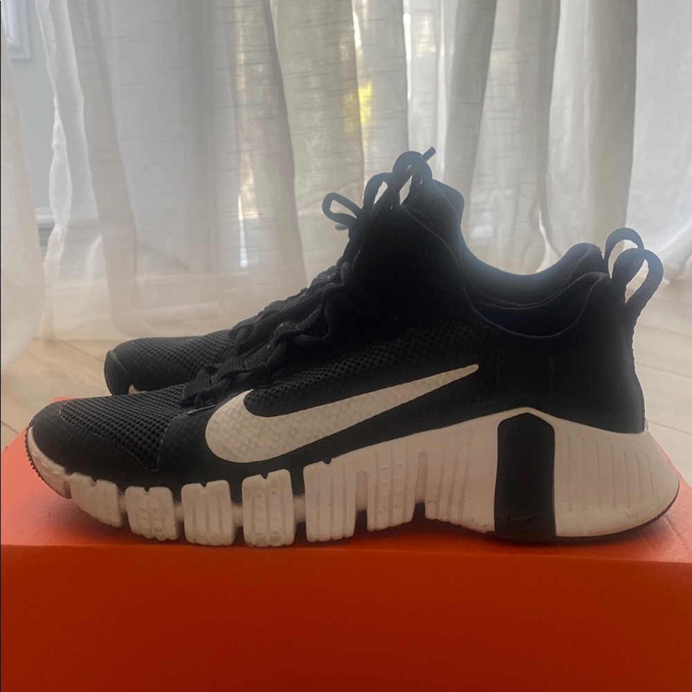 WMNS NIKE FREE METCON 3